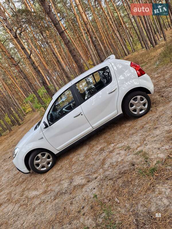 Хэтчбек Dacia Sandero 2009 в Полтаве