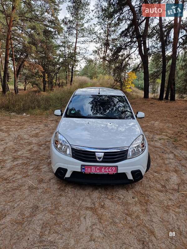 Хэтчбек Dacia Sandero 2009 в Полтаве