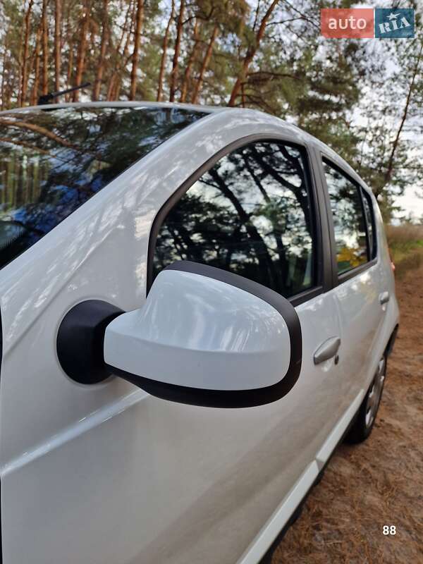 Хэтчбек Dacia Sandero 2009 в Полтаве