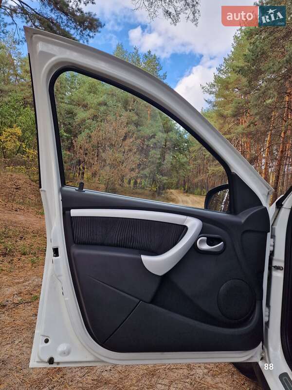 Хэтчбек Dacia Sandero 2009 в Полтаве