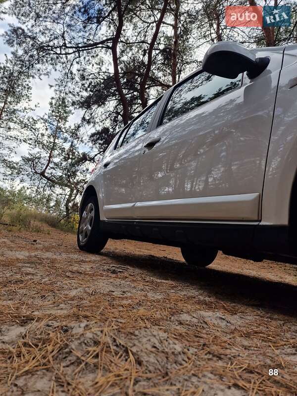 Хэтчбек Dacia Sandero 2009 в Полтаве
