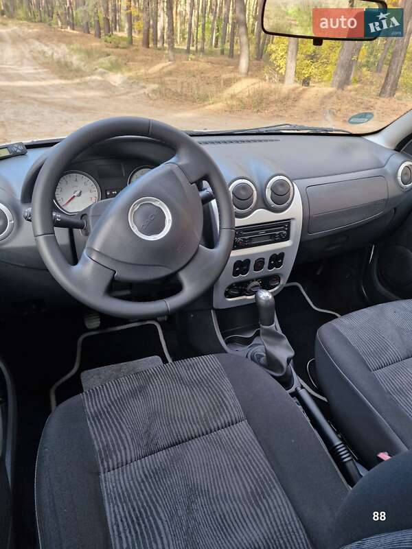 Хэтчбек Dacia Sandero 2009 в Полтаве