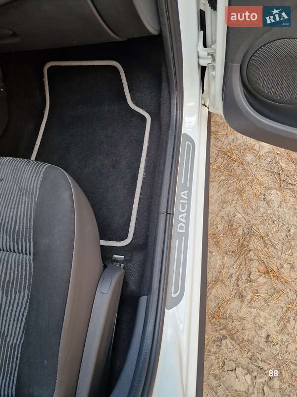 Хэтчбек Dacia Sandero 2009 в Полтаве