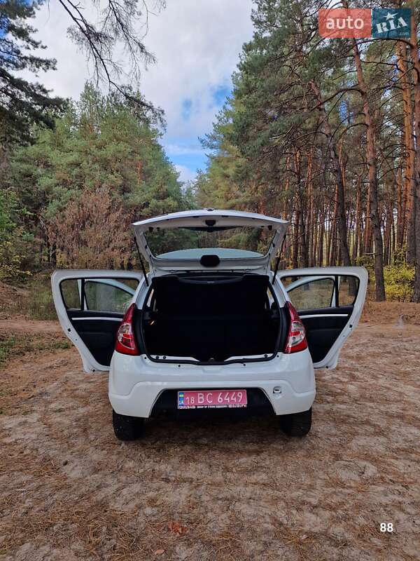 Хэтчбек Dacia Sandero 2009 в Полтаве