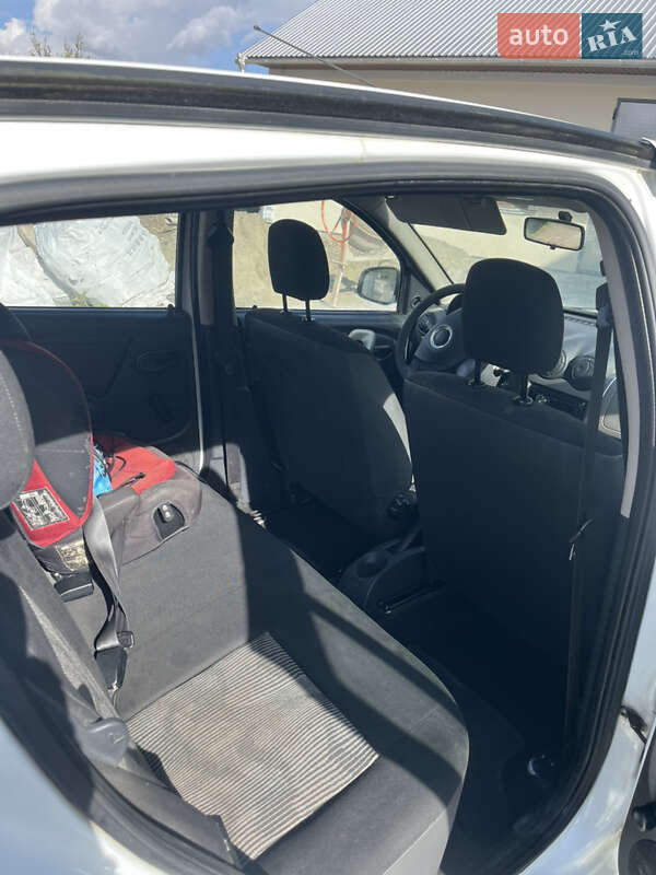 Хетчбек Dacia Sandero 2009 в Кіцмані