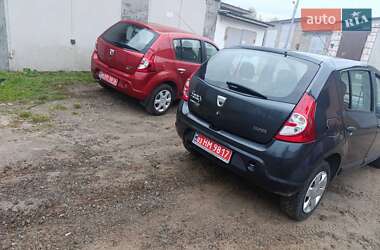 Хэтчбек Dacia Sandero 2009 в 