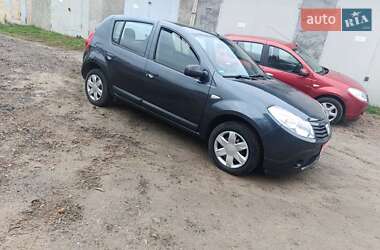 Хэтчбек Dacia Sandero 2009 в 