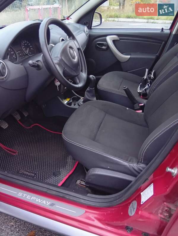 Хэтчбек Dacia Sandero 2011 в Чернигове