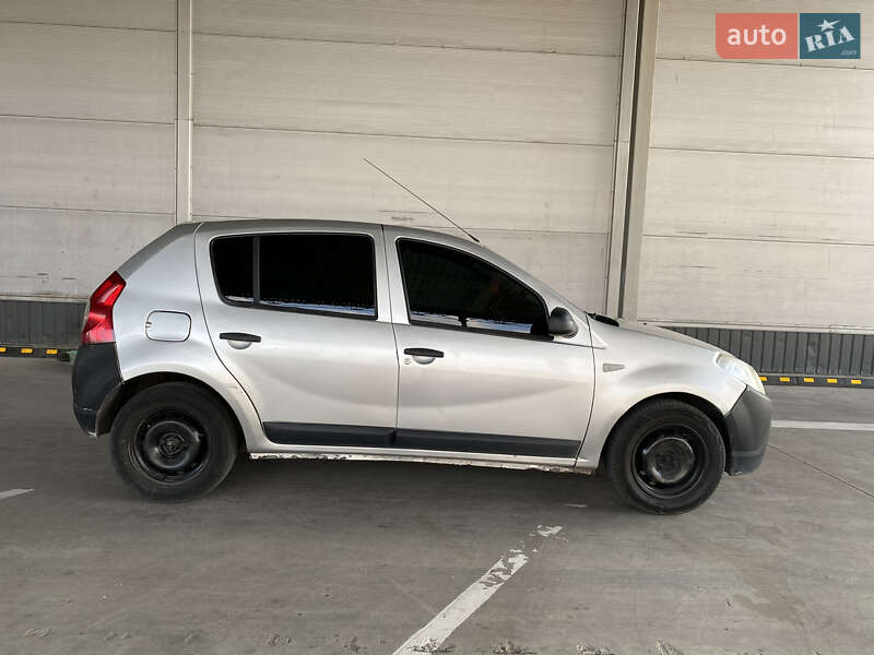 Хэтчбек Dacia Sandero 2010 в Ровно фото 8 Хэтчбек Dacia Sandero 2010 в Ровно