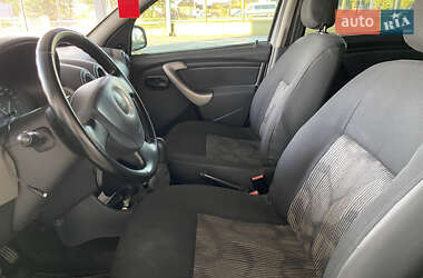 Хэтчбек Dacia Sandero 2010 в 