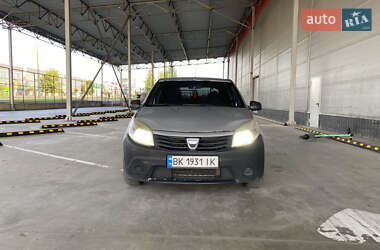 Хэтчбек Dacia Sandero 2010 в 