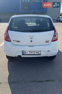 Хэтчбек Dacia Sandero 2009 в 