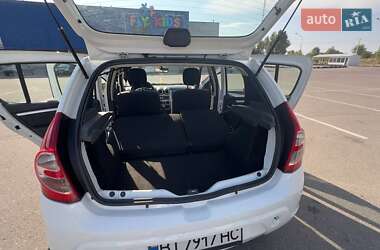 Хэтчбек Dacia Sandero 2009 в 