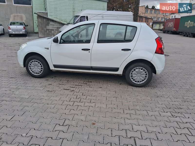 Хетчбек Dacia Sandero 2009 в Рівному