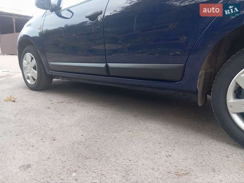 Хэтчбек Dacia Sandero 2009 в Калиновке