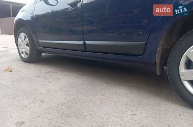 Хэтчбек Dacia Sandero 2009 в 