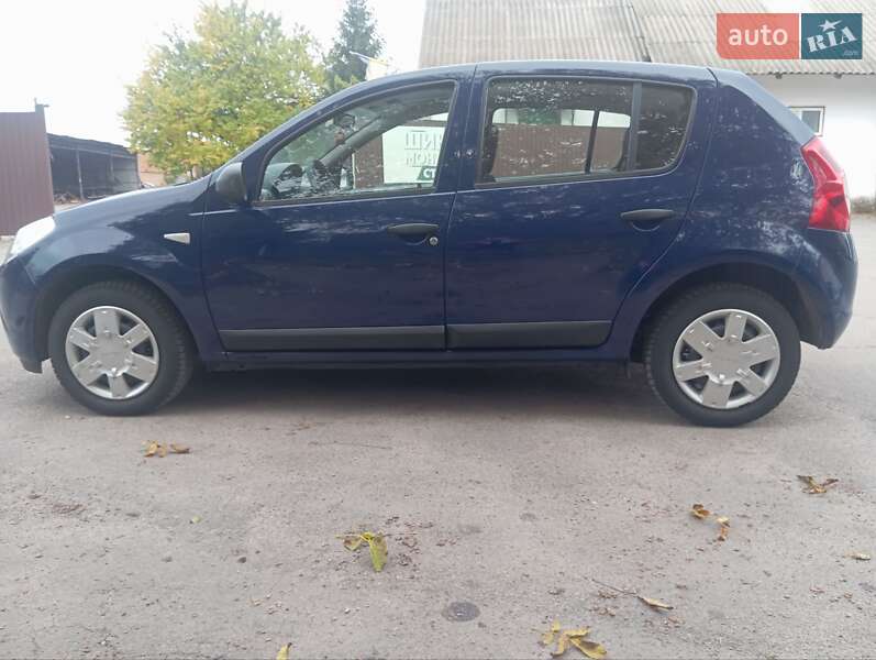 Хэтчбек Dacia Sandero 2009 в Калиновке
