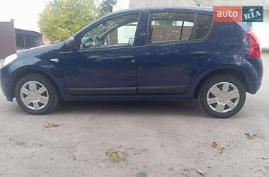 Хэтчбек Dacia Sandero 2009 в 