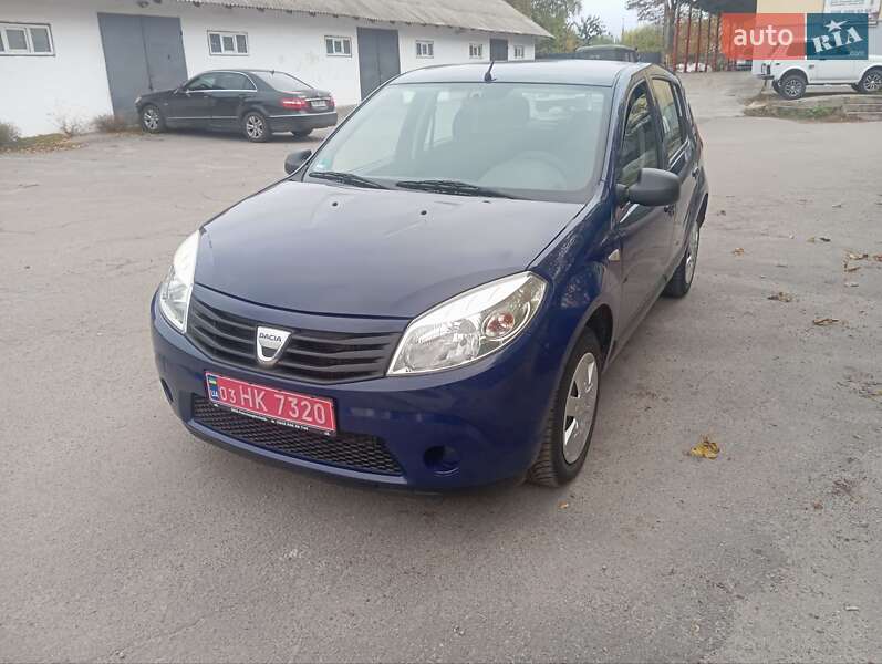 Хэтчбек Dacia Sandero 2009 в Калиновке