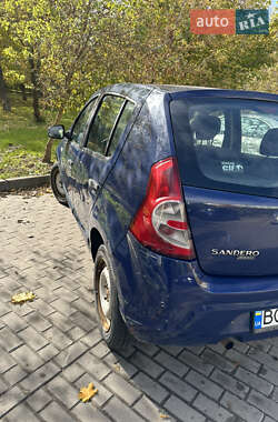 Хэтчбек Dacia Sandero 2009 в 