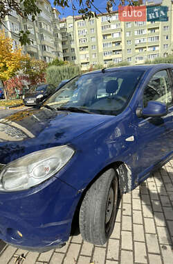 Хэтчбек Dacia Sandero 2009 в 