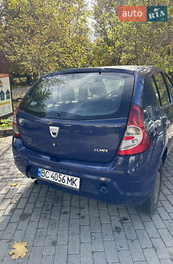 Хэтчбек Dacia Sandero 2009 в 