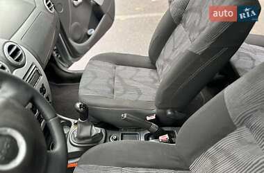 Хэтчбек Dacia Sandero 2008 в 
