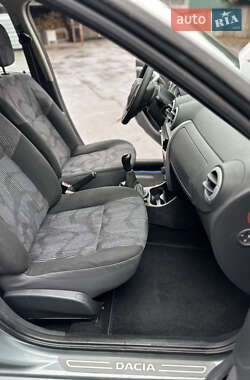 Хэтчбек Dacia Sandero 2008 в 