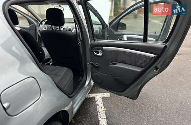 Хэтчбек Dacia Sandero 2008 в 