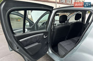 Хэтчбек Dacia Sandero 2008 в 