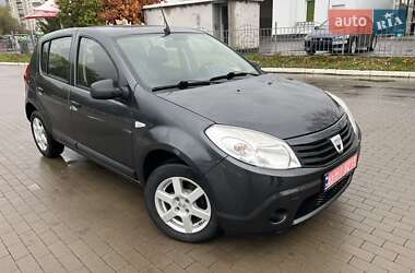 Хэтчбек Dacia Sandero 2009 в 
