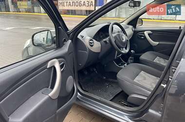 Хэтчбек Dacia Sandero 2009 в 