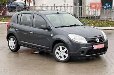 Хэтчбек Dacia Sandero 2009 в 