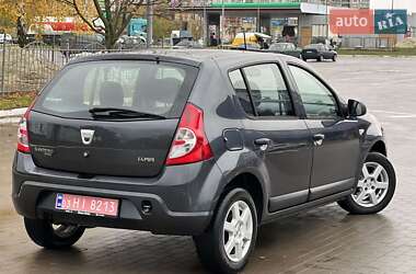 Хэтчбек Dacia Sandero 2009 в 