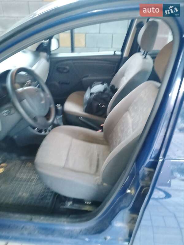 Хэтчбек Dacia Sandero 2008 в Днепре фото 10 Хэтчбек Dacia Sandero 2008 в Днепре