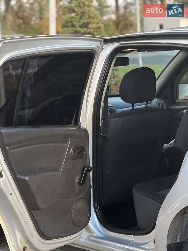 Хэтчбек Dacia Sandero 2009 в Кагарлыке фото 17 Хэтчбек Dacia Sandero 2009 в Кагарлыке