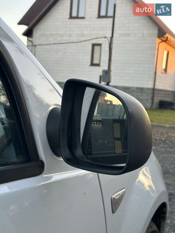 Хэтчбек Dacia Sandero 2009 в Любешове