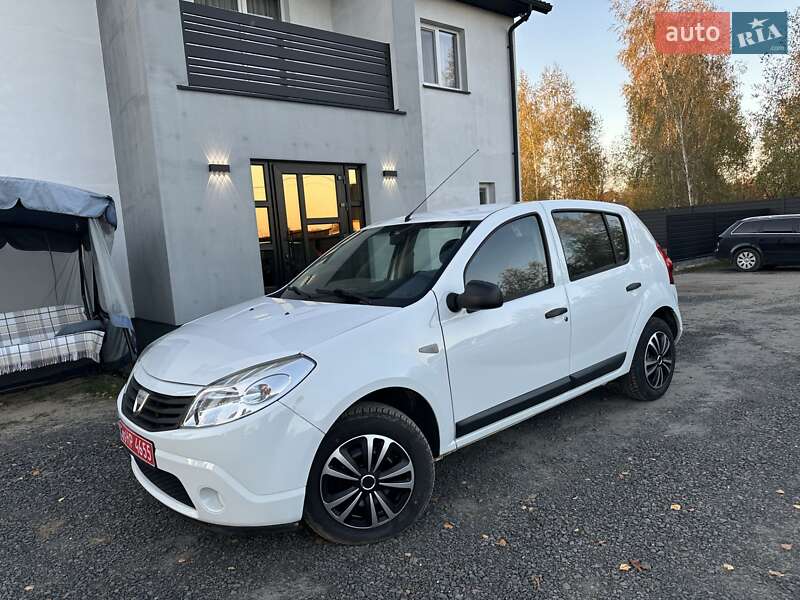 Хэтчбек Dacia Sandero 2009 в Любешове