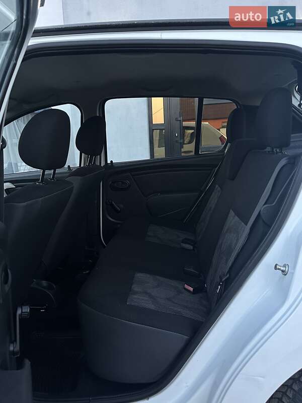 Хэтчбек Dacia Sandero 2009 в Любешове