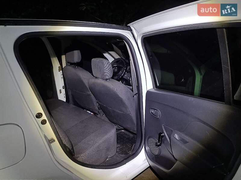 Хэтчбек Dacia Sandero 2013 в Вознесенске фото 5 Хэтчбек Dacia Sandero 2013 в Вознесенске