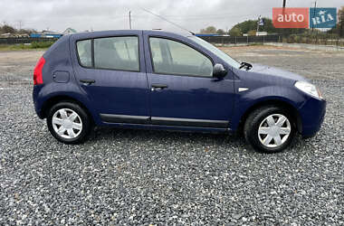 Хэтчбек Dacia Sandero 2008 в 
