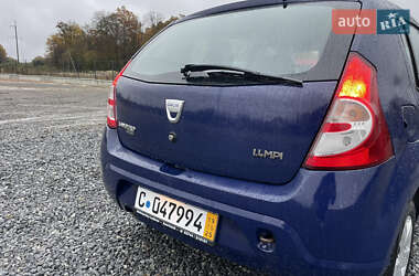 Хэтчбек Dacia Sandero 2008 в 
