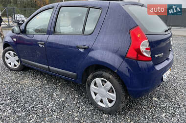 Хэтчбек Dacia Sandero 2008 в 