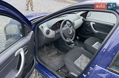 Хэтчбек Dacia Sandero 2008 в 