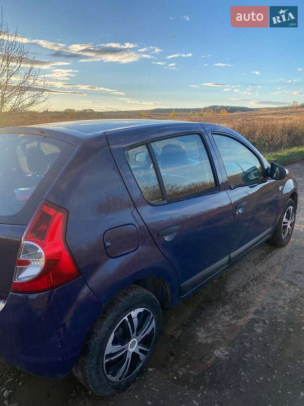 Хэтчбек Dacia Sandero 2009 в Ивано-Франковске фото 2 Хэтчбек Dacia Sandero 2009 в Ивано-Франковске