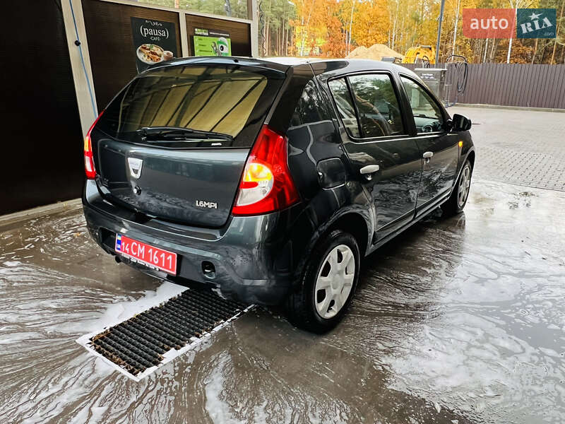 Хетчбек Dacia Sandero 2008 в Києві