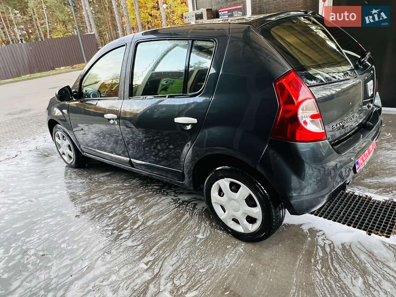 Хетчбек Dacia Sandero 2008 в Києві