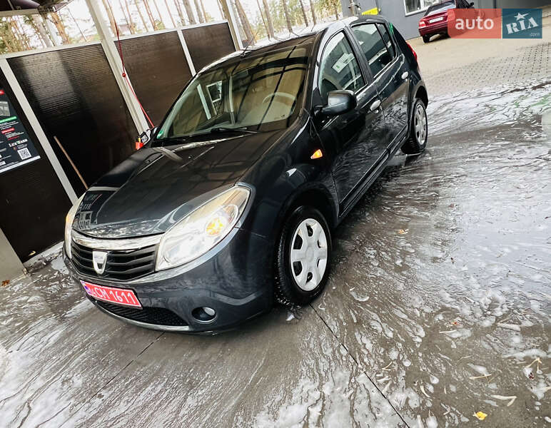 Хетчбек Dacia Sandero 2008 в Києві