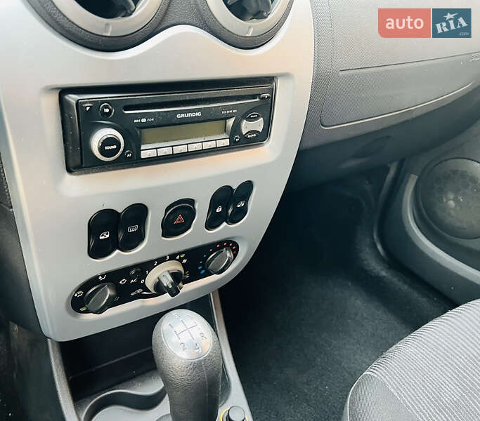 Хетчбек Dacia Sandero 2008 в Києві