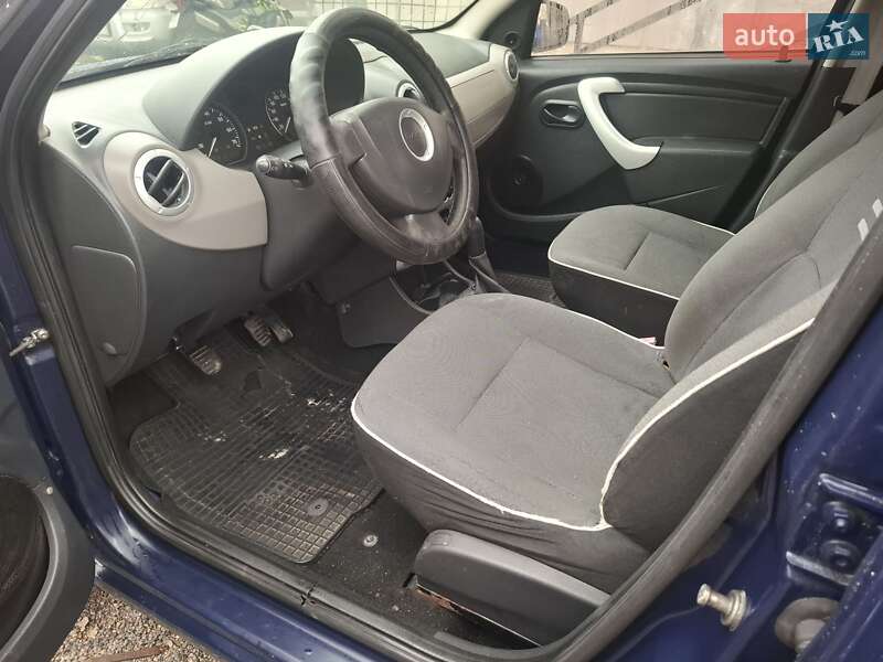 Хэтчбек Dacia Sandero 2012 в Кривом Роге фото 4 Хэтчбек Dacia Sandero 2012 в Кривом Роге